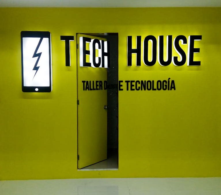 Letras 3d de acrilico negro con luz led